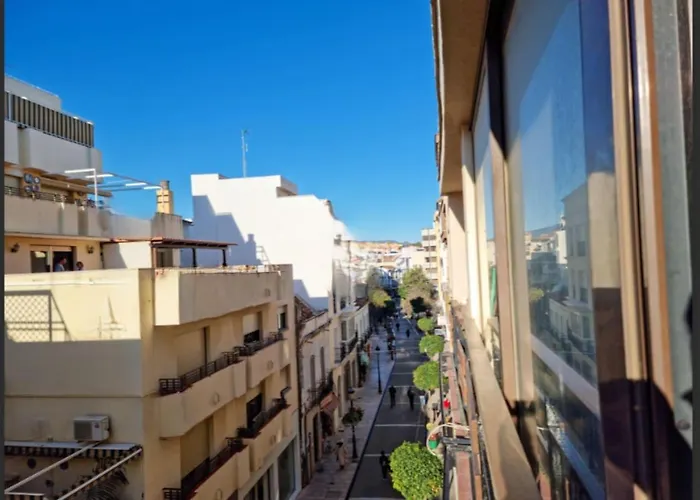 Διαμέρισμα 3 Bed Sleeps 6 - Free Parking & Balcony Εστεπόνα